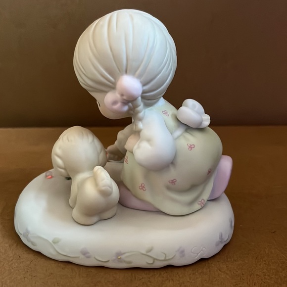 Precious Moments Growing in Grace “Age 8” - Picture 3 of 5